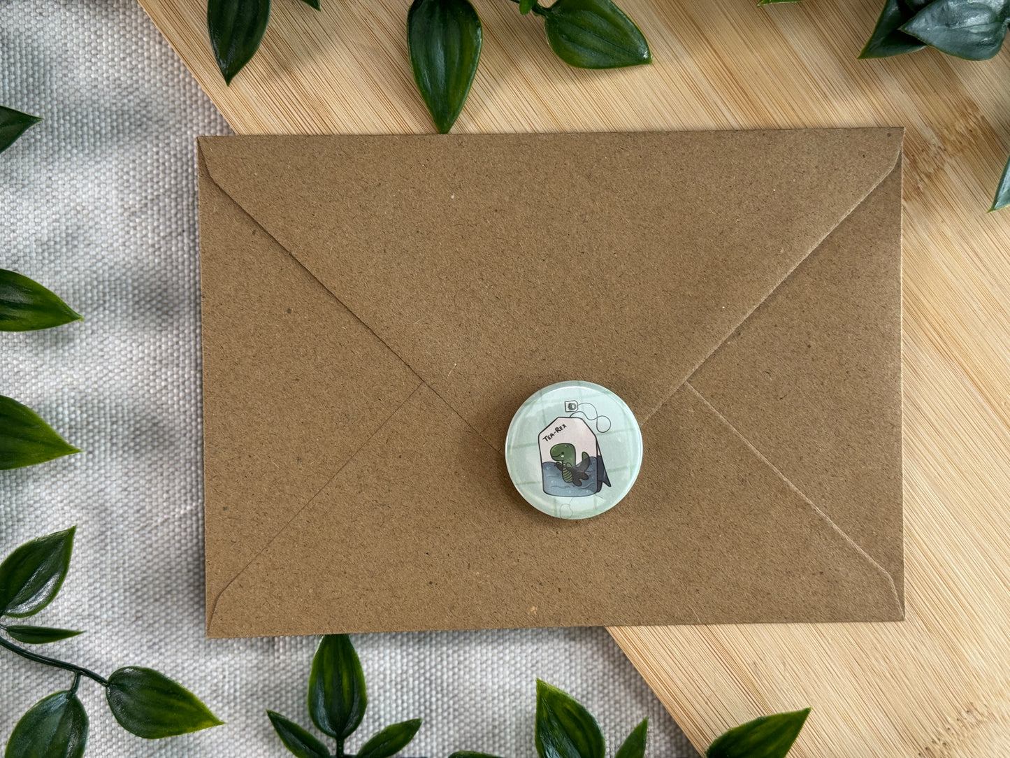 Tea-Rex Button Größe M