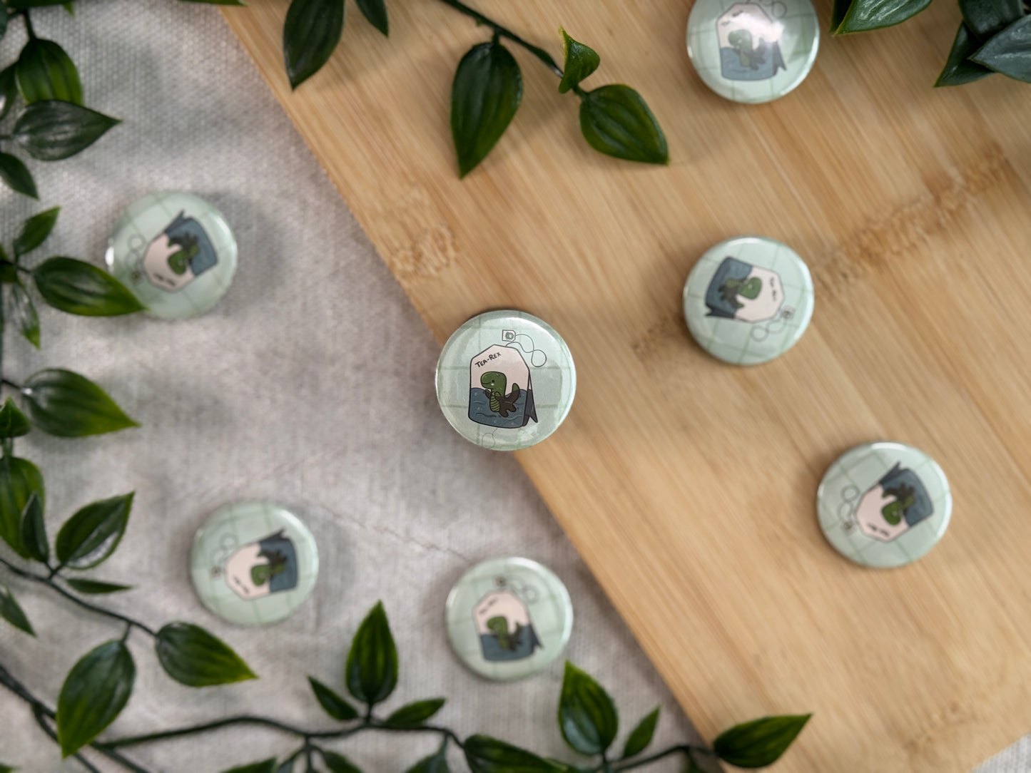 Tea-Rex Button Größe M